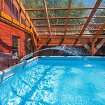 Dom wakacyjny Forest Sauna Jacuzzi Balia Darłówko Rusko