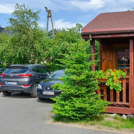 Forest Sauna Jacuzzi Balia Darlowko Rusko בית נופש דארלובו