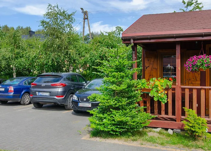 Forest Sauna Jacuzzi Balia Darlowko Rusko בית נופש דארלובו