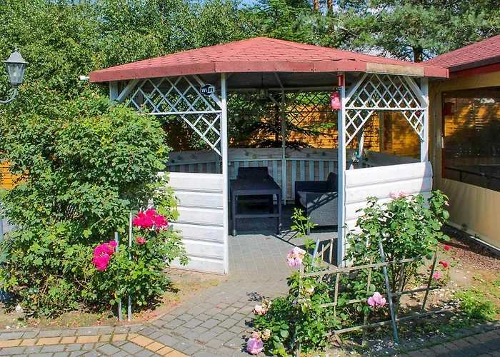 Сasa de vacaciones Forest Sauna Jacuzzi Balia Darłówko Rusko *